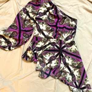 3/4/$20 Flirty fashion made fun in this boutique brand one shoulder top!!